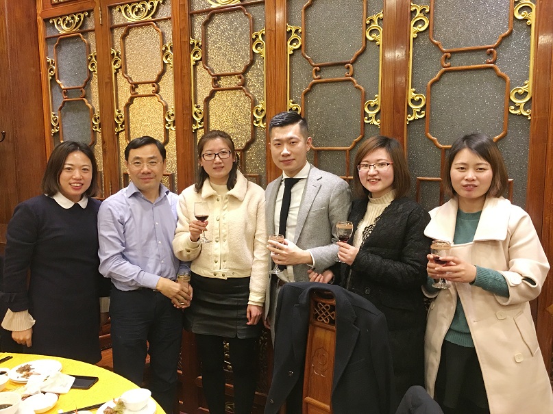 8171520841101910.jpg 沈总与员工亲切交流.jpg